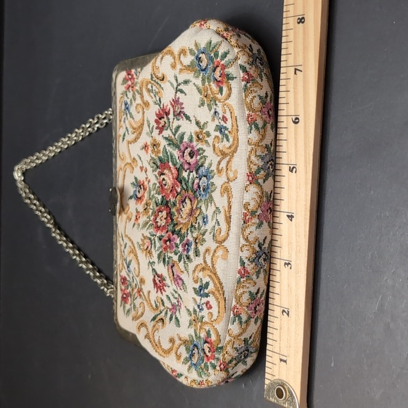 VGT,Hong Kong Walborg Mini Tapestry Floral Clutch With Metal Chain. - Picture 11 of 12
